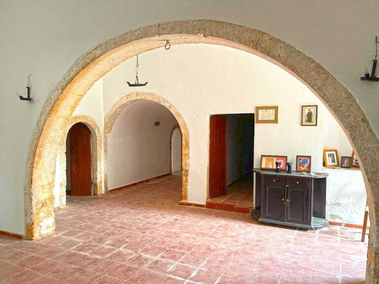 04-2112_Chania-Stone-House-for-sale-in-Korakies-Akrotiri-Ktimatoemporiki-13-1