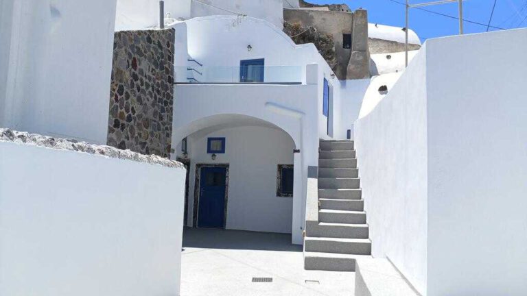 S2-398_ktimatoemporiki-Small-Hotel-for-sale-in-Santorini-for-sale-1