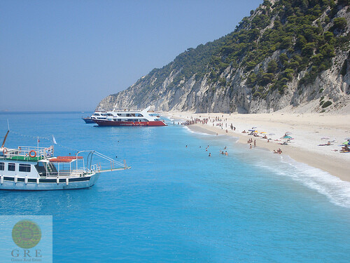 yachting-on-lefkada-island-ergemni-beach-greece