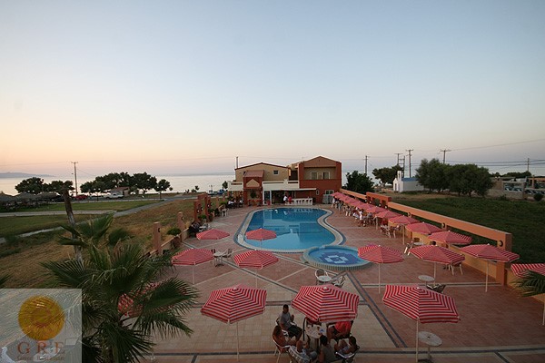 מלון-למכירה-על-חוף-הים-בכרתים-1